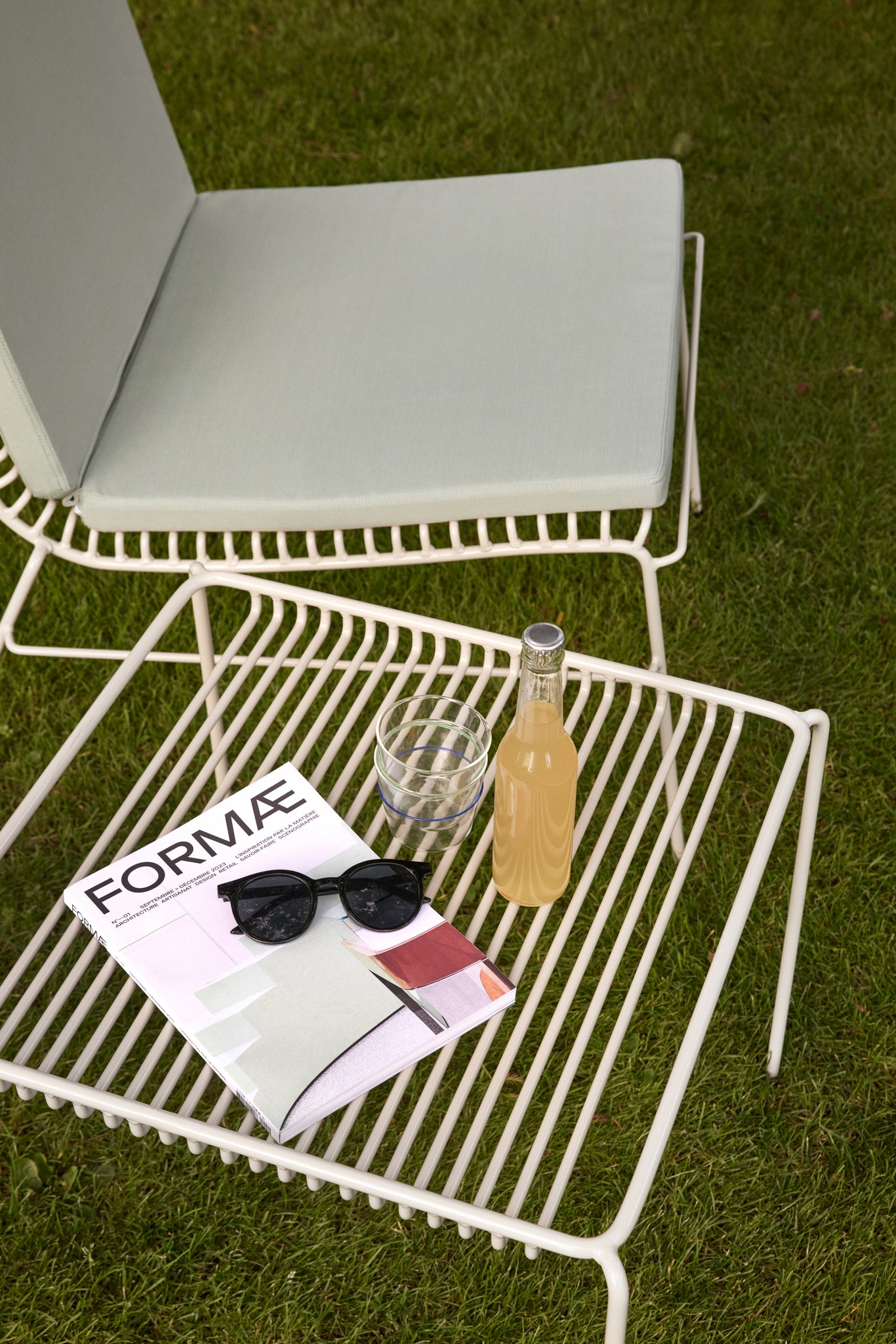 HUBSCH - String bijzettafel - lichtgrijs