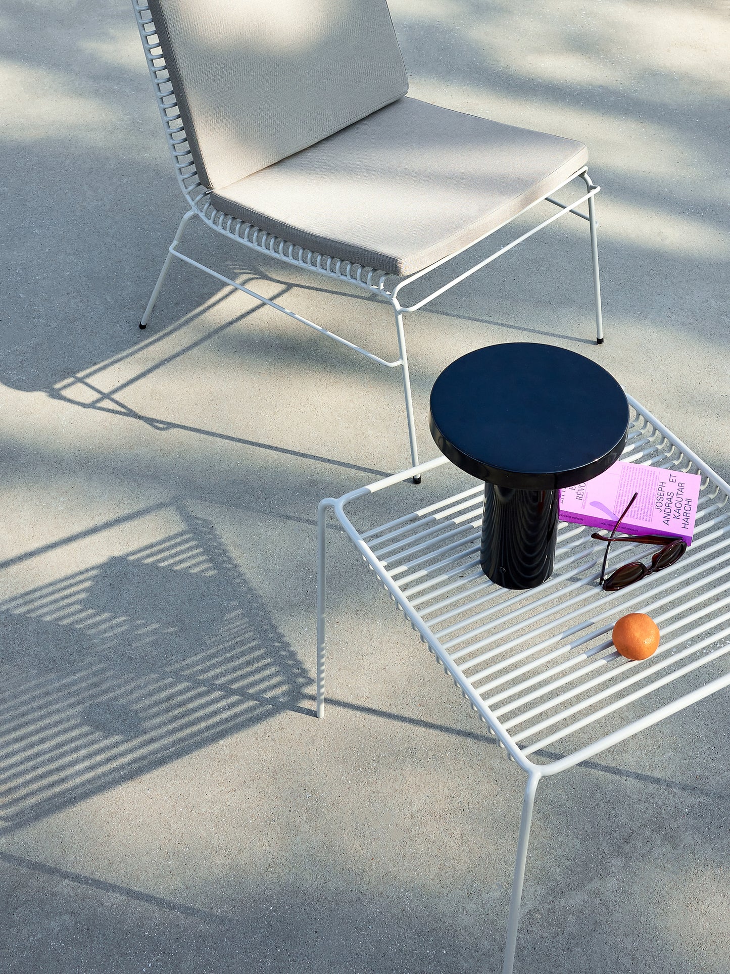 HUBSCH - String bijzettafel - lichtgrijs