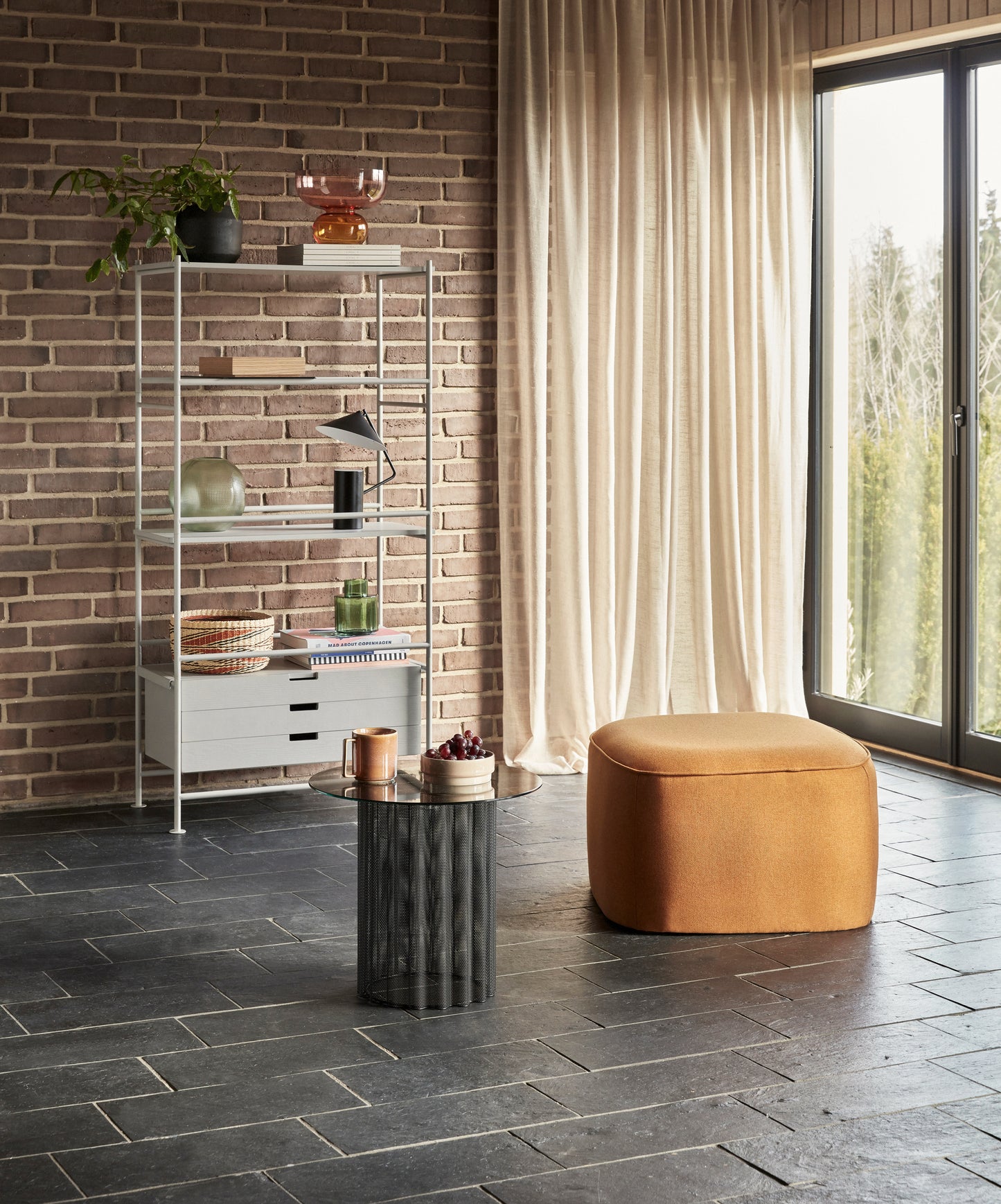 HUBSCH - Flow bijzettafel - Zwart