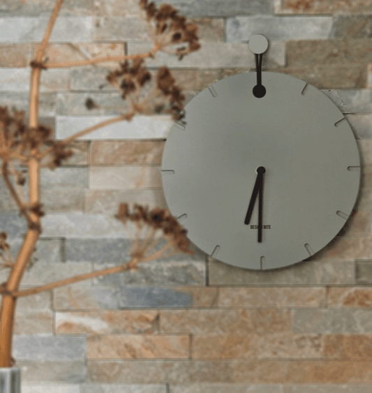 DESIGNBITE - BIG HUG Wandklok BONE